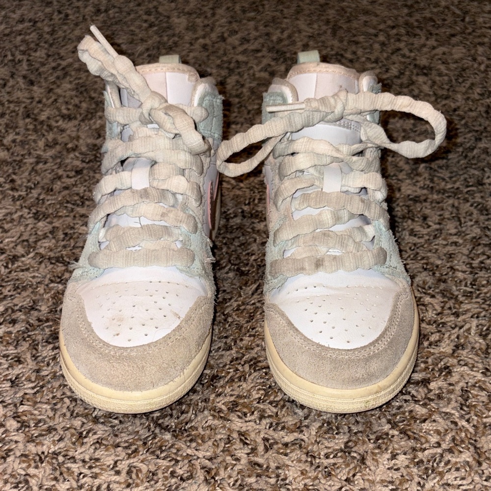 Kids Nike Air Jordan 1 Mid SE GS "Scalloped Edge" Sneaker - Picture 2 of 8